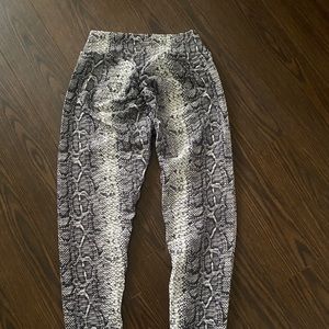 Size Small Snakeskin Butt Scrunch/push-up leggings never worn